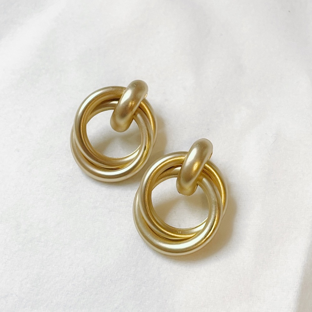 earrings - Picture 5 of 11